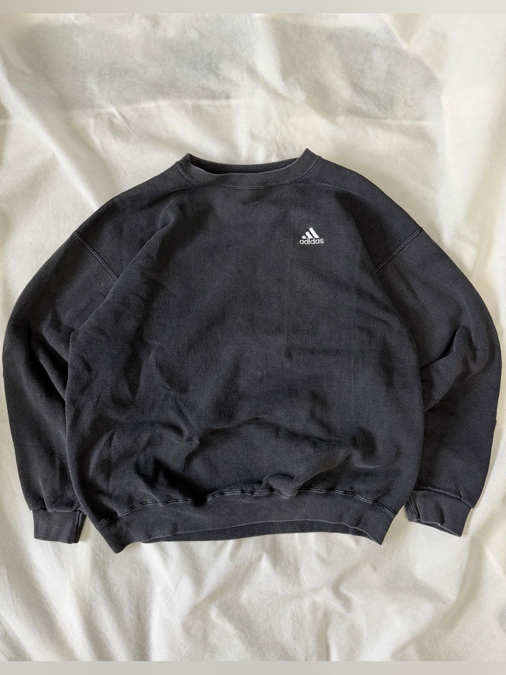 Vintage 90’s Adidas Men’s Black Boxy Sweater